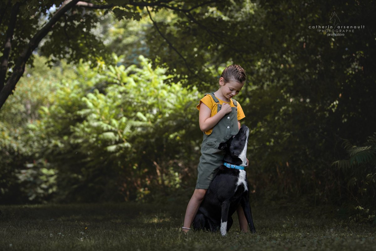 Comment établir une relation saine entre ton enfant et ton chien SANS danger